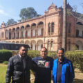 Profesor Jorge en azul y compañeros en Tiripetío. Foto: cortesía