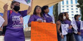 Madres de víctimas de feminicidio reclaman a Maru Campos incumplimiento con el servicio médico.
Foto: Rocío Gallegos