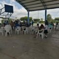 Instalan mesa  de atención para que  usuarios acepten realizar el pago de recibos de luz, la instalación de medidores digitales y firma de contrato. 
Foto: Consejo Autónomo Regional de la Zona Costa de Chiapas