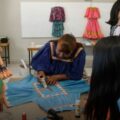 El valor de la cultura: primer encuentro de mujeres costureras rarámuri.
Fotografías por Raúl Fernando Pérez Lira