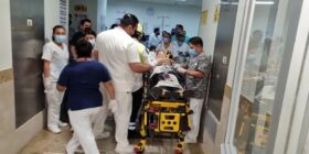 Llegaron al Hospital Gómez Maza los primeros 13 migrantes heridos que pudieron rescatar los servicios de emergencia. Cortesía: Isaín Mandujano / Facebook.