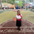 Abuelita mixteca rompe estereotipos: Juega basquetbol, es artesana y cultiva maíz.
Foto: Diana Manzo