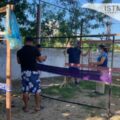 Migrantes aprenden a tejer hamacas de manos de una artesana zapoteca: “Se llevan un pedazo del Istmo al sueño americano”.
Foto: Istmo Press