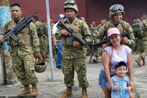 Por Daniel Villafuerte Solís. El Departamento de Seguridad Nacional preparó una estrategia hemisférica, en la que participan Colombia, Panamá, México, Guatemala, principalmente, con medidas de control, que denomina “de gran alcance adicionales para gestionar la frontera con humanidad a través de la disuasión, el cumplimiento y la diplomacia.