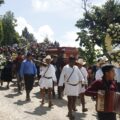 Las abejas de Acteal despiden a Bernabé Arias, su hermano mayor.
Foto: Las Ab