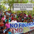 Banco ligado al asesinato de Berta Cáceres expande operaciones en Centroamérica. Imagen: Protesta de comunidad lenca contra el banco FMO por su participación en el financiamiento del proyecto Agua Zarca– COPINH.