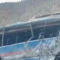 11 migrantes muertos y 16 heridos deja volcadura en la carretera Oaxaca-Cuacnopalan.
Foto. Página 3