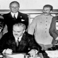Ribbentrop-Mólotov: 75 años del pacto de no agresión entre Hitler y Stalin.
Cortesía: ABC Cultura