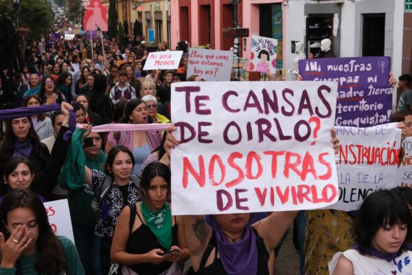 La paridad sustantiva que se ha alcanzado en las últimas dos legislaturas y la participación cada vez más importante de las mujeres a fin de gobernar sus pueblos y comunidades, pueden ser el inicio de un nuevo ciclo de reformas por la democratización del sistema político desde los espacios locales porque es ahí donde los conflictos estallan con mayor virulencia y constituyen el entorno de mayor fragilidad ciudadana.