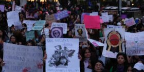 "Que nuestra furia abra caminos y nuestra tierra nos proteja". Marcha de Mujeres. Foto: Isabel Mateos