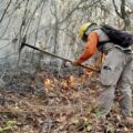 De manera interinstitucional brindan atención a Incendios Forestales en el Cerro Mactumatzá. Cortesía: Protección Civil Chiapas