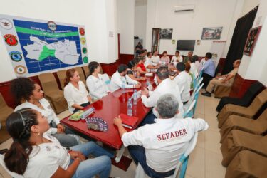 Esta tarde, el gobernador de Oaxaca, Salomón Jara, se reunió con Victoria Cecilia Flores Pérez, Secretaria General de Gobierno de Chiapas, con quien revisaron la situación de los municipios colindantes que corresponden a las comunidades pesqueras. 

Oaxaca y Chiapas son estados hermanos, en los que debe prevalecer la cooperación para lograr el progreso y la transformación de manera conjunta.