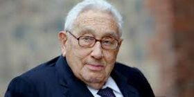 Henry Kissinger cumplió 100 años este sábado 27 de mayo (REUTERS)