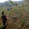 Miles de habitantes de la zona fronteriza de Chiapas escapan de los Cárteles de la droga caminando entre montañas. Foto tomada por la población afectada