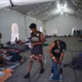 https://laverdadjuarez.com/2023/05/24/una-mirada-al-campamento-para-migrantes-que-autoridades-instalaron-en-los-hoyos/
Foto: La Verdad