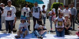 Por falta de atención a sus demandas, familias buscadoras realizan plantón en Palacio de Gobierno de Jalisco
Foto: Zona Docs