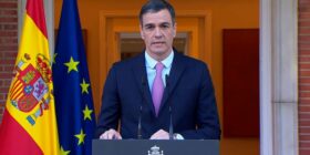 Derrota del oficialista Partido Socialista Obrero Español (PSOE) a manos del conservador Partido Popular (PP) en las elecciones de mayo de 2023