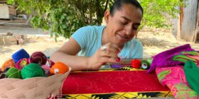 «Bordar es la mejor herencia de mi madre»: Pilar de Belén, muxe zapoteca
Foto: Diana Manzo
