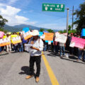 Habitantes de Ostula bloquean carretera federal por la desaparición de un guardia comunal
Foto: Cortesía