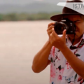 “Naked”, el documental protagonizado por un fotógrafo muxe que visibiliza las identidades de género “Naked”, el documental protagonizado por un fotógrafo muxe que visibiliza las identidades de género
Foto: Istmo Press