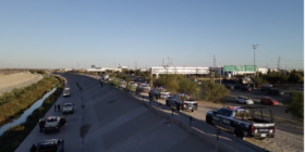 Policía de Ciudad Juárez cierra el paso a migrantes en el río Bravo para impedir su cruce a Estados Unidos
Foto: La Verdad