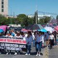 “Libros sí, pretextos no”, miles de docentes exigen a la gobernadora entregar libros de texto
Foto. Jaime Armendáriz 