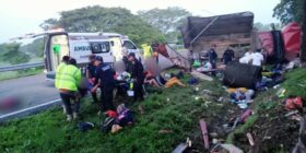 Accidente carretero en el kilometro 134 de la carretera costera Pijijiapan-Tonalá. Cortesía: Protección Civil Chiapas