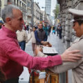 «Doctor, no deje ganar al policía»
Foto. Cortesía