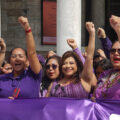 Mujeres, trabajadores y… ¿porros? ¿Quiénes acompañan a los aspirantes de Morena a la jefatura de gobierno?
Foto: Pie de Página