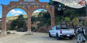 “Todos éramos familia y hasta ahora no se ha hecho nada por nuestros muertos”: Sepultan a los nueve indígenas mixtecos asesinados en Oaxaca
Foto: Istmo Press