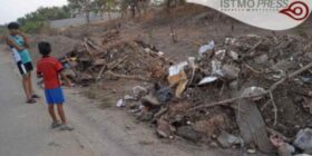 Arrojan escombros de obra del interoceánico frente a casa de ambientalista: “Es un acto de hostigamiento“
Foto: Istmo Press