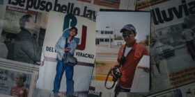 Los retratos de Gabriel Huge, Mariachi, y Guillermo Luna, Memo, se observan sobre un periódico donde aparece el ex gobernador del estado de Veracruz, Javier Duarte de Ochoa. Foto: Félix Márquez