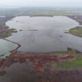 La famosa X donde se proyectó construir un aeropuerto sobre el lago de Texcoco, se va llenando de agua otra vez. Hay 3 millones de metros cúbicos solo en esta zona. 10 de Julio 2025. Foto: Duilio Rodríguez