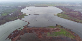 La famosa X donde se proyectó construir un aeropuerto sobre el lago de Texcoco, se va llenando de agua otra vez. Hay 3 millones de metros cúbicos solo en esta zona. 10 de Julio 2025. Foto: Duilio Rodríguez