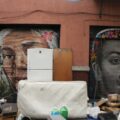 Los colchones y un refri ubicados en el campamento de las personas que fueron desalojadas de República de Cuba. Foto: Camilo Ocampo