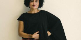 “Yo escribo como un reconocimiento a la lengua zapoteca”: Natalia Toledo, poeta zapoteca y ganadora de la medalla de literatura indígena, 2025
Foto: Istmo Press