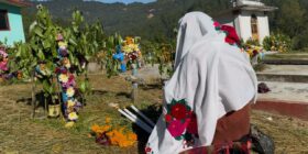 James Bond, Día de Muertos y el Invento de la Tradición Celebración en Huixtán, Chiapas. Foto: Mitzi Fuentes